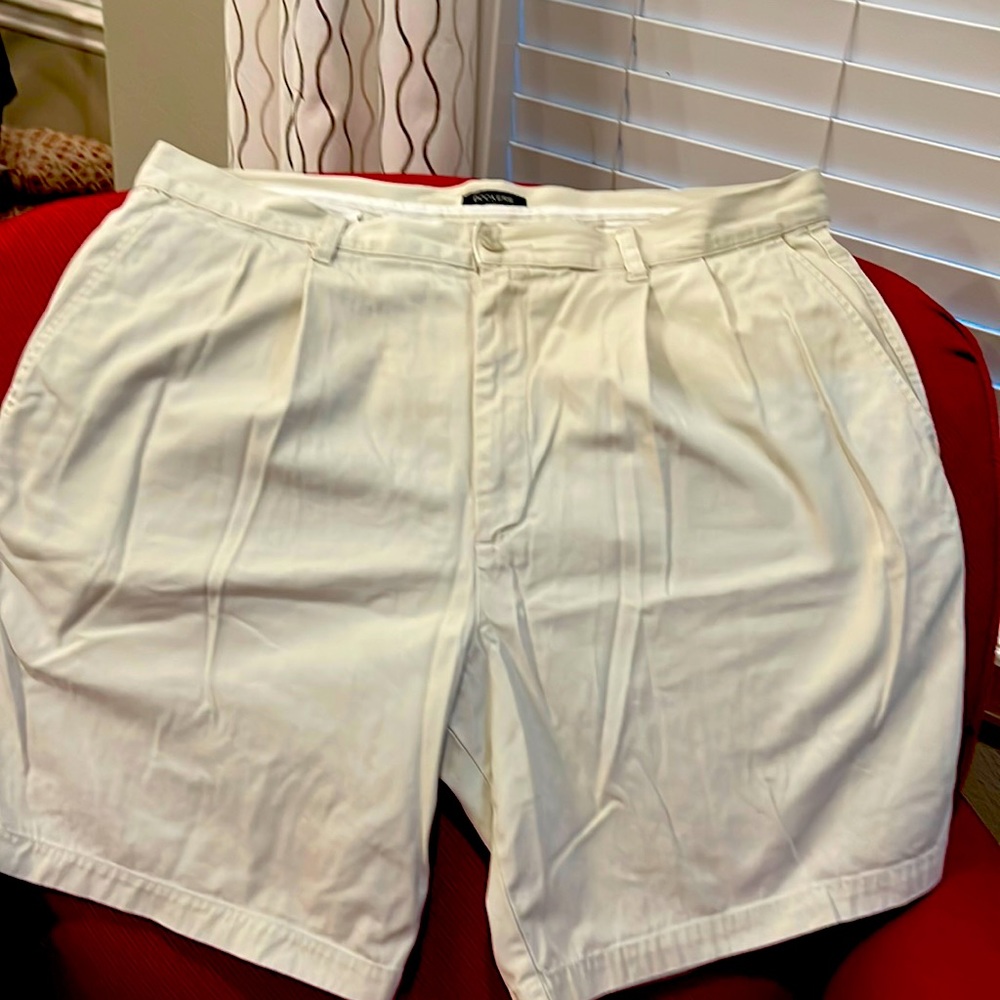 Dockers tan, pleated front tan shorts, men size 38, button back pockets